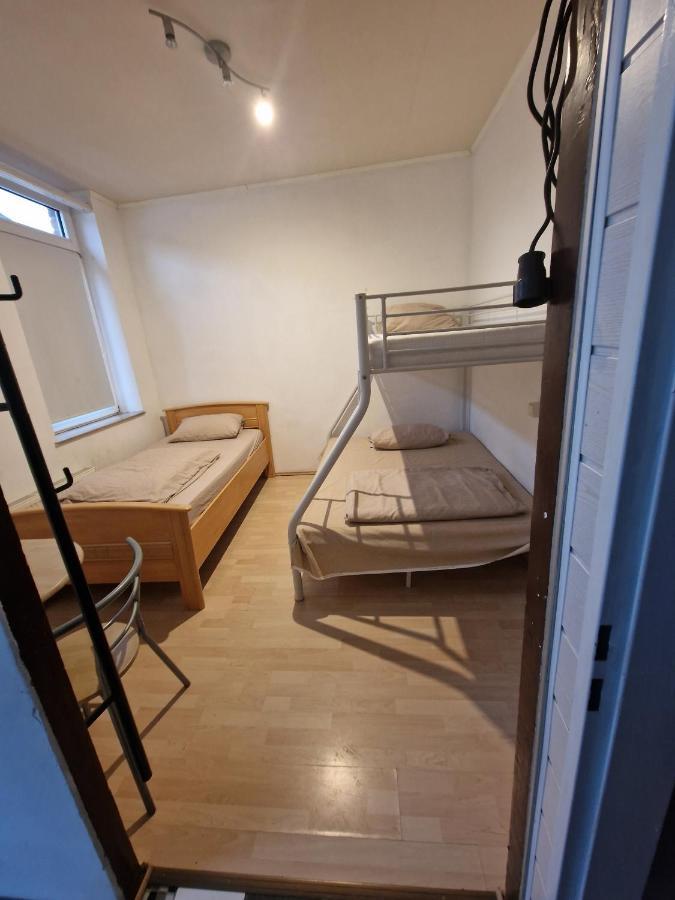 Dachgeschoss Hof Lägenhet Krefeld Exteriör bild