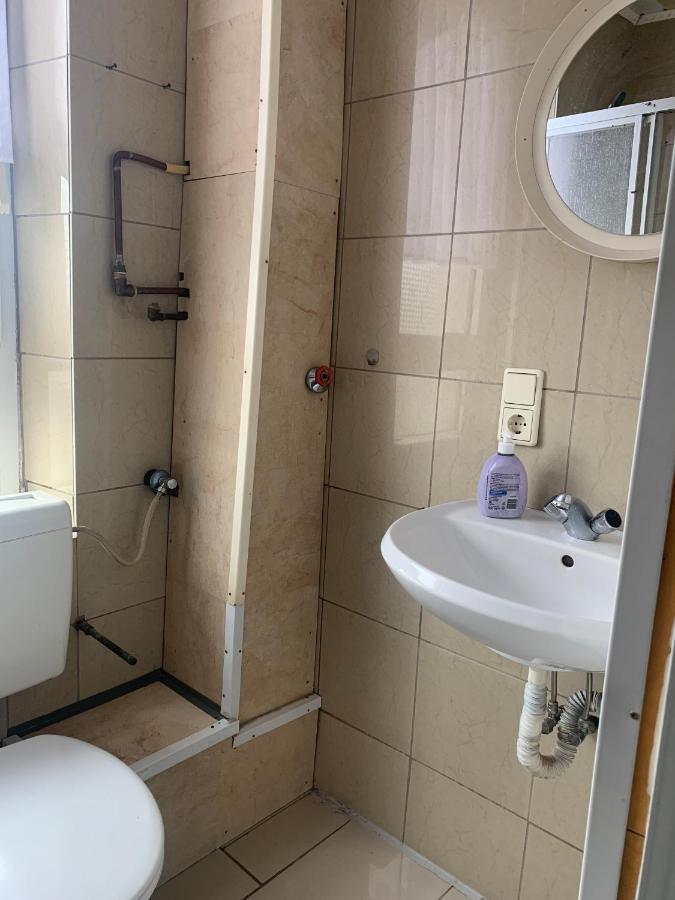 Dachgeschoss Hof Lägenhet Krefeld Exteriör bild